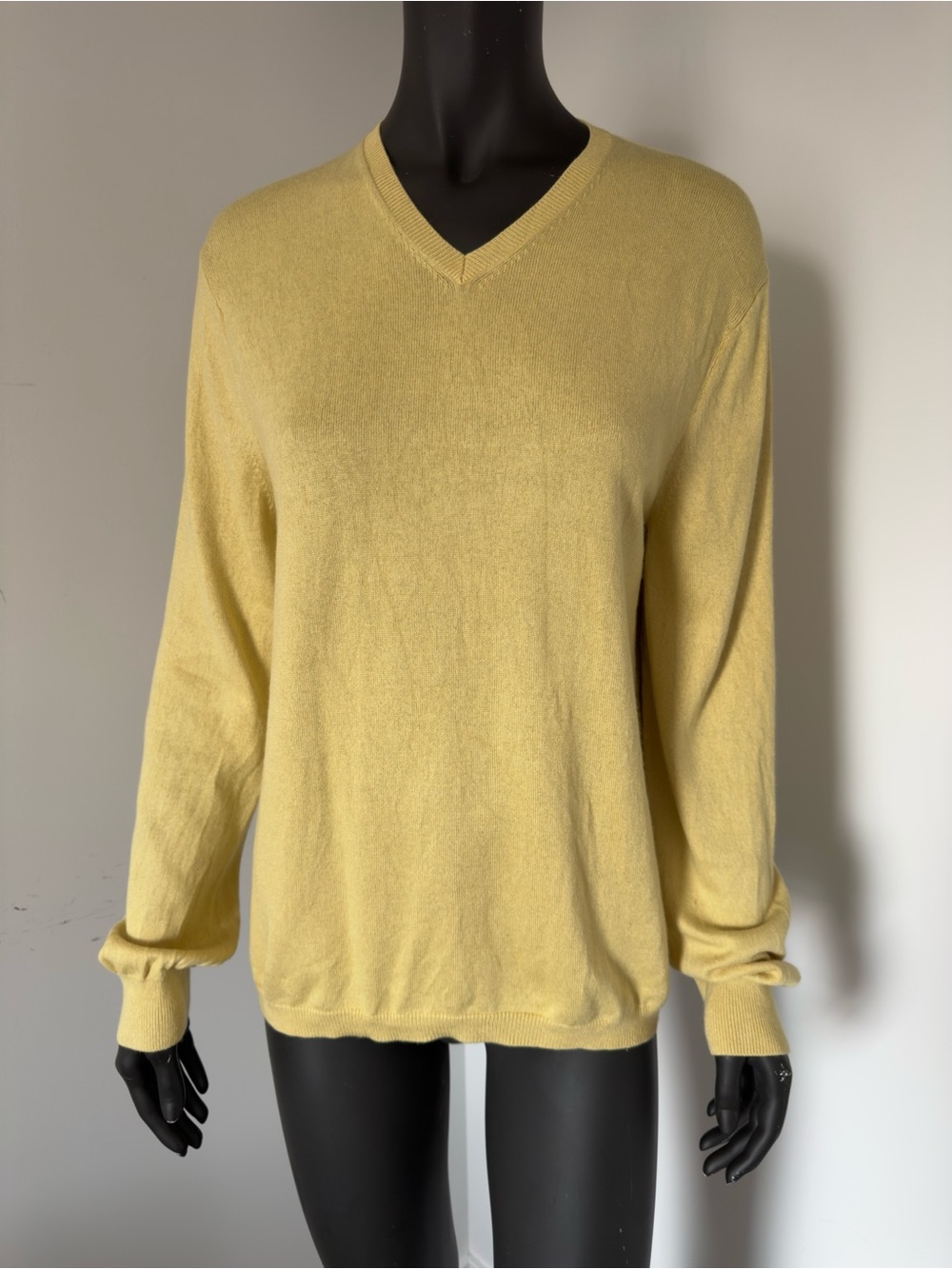 137. Banana Republic SILK CASHMERE Classic V-Neck Sweater Butter Yellow